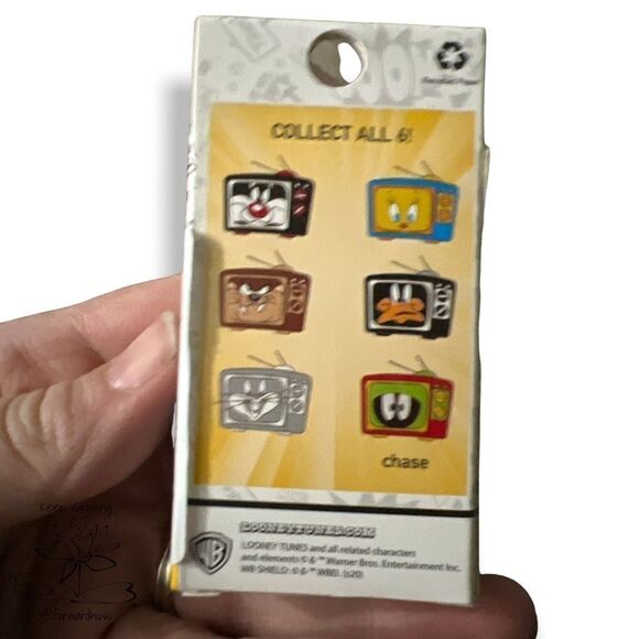 Loungefly Looney Tunes Character TV Blind Box Enamel Pin - Surprise! - Picture 6 of 7